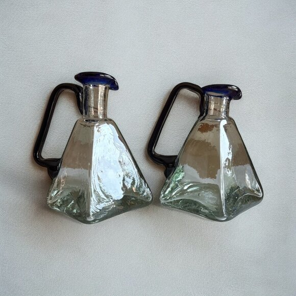 Vintage Glass Oil Vinegar Cruet Set Hand Blown Blue Rim Triangular Pitchers 2 Pc - Picture 2 of 6